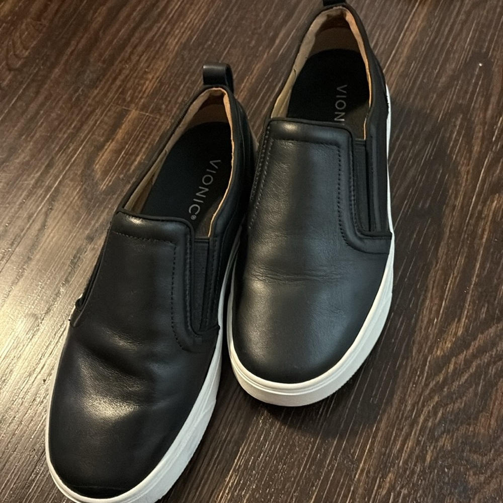 Vionic kimmie slip on sneakers size 9 black leather - Picture 2 of 6